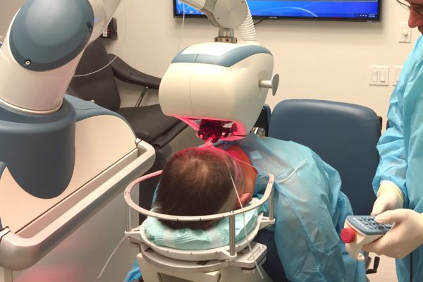 زراعة الشعر بالروبوت